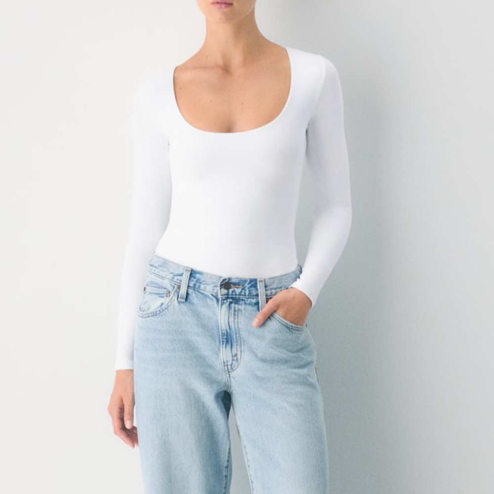 Contour scoop neck long sleeve